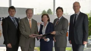 Vertragsabschluss zwischen Mundipharma und der IHK Limburg am 29. Juni 2012