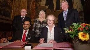 Professor Dr. Matthias Kleiner,  Professor Dr. Joybrato Mukherjee, Eva K&uuml;hne-H&ouml;rmann, Professorin Dr. Katharina Krause, Volker Bouffier, Foto: Pressestelle der Philipps-Universit&auml;t/Markus Farnung
