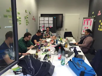 Eines der späteren Sieger-Startups bei der Arbeit. (Foto: Jens Ihle)