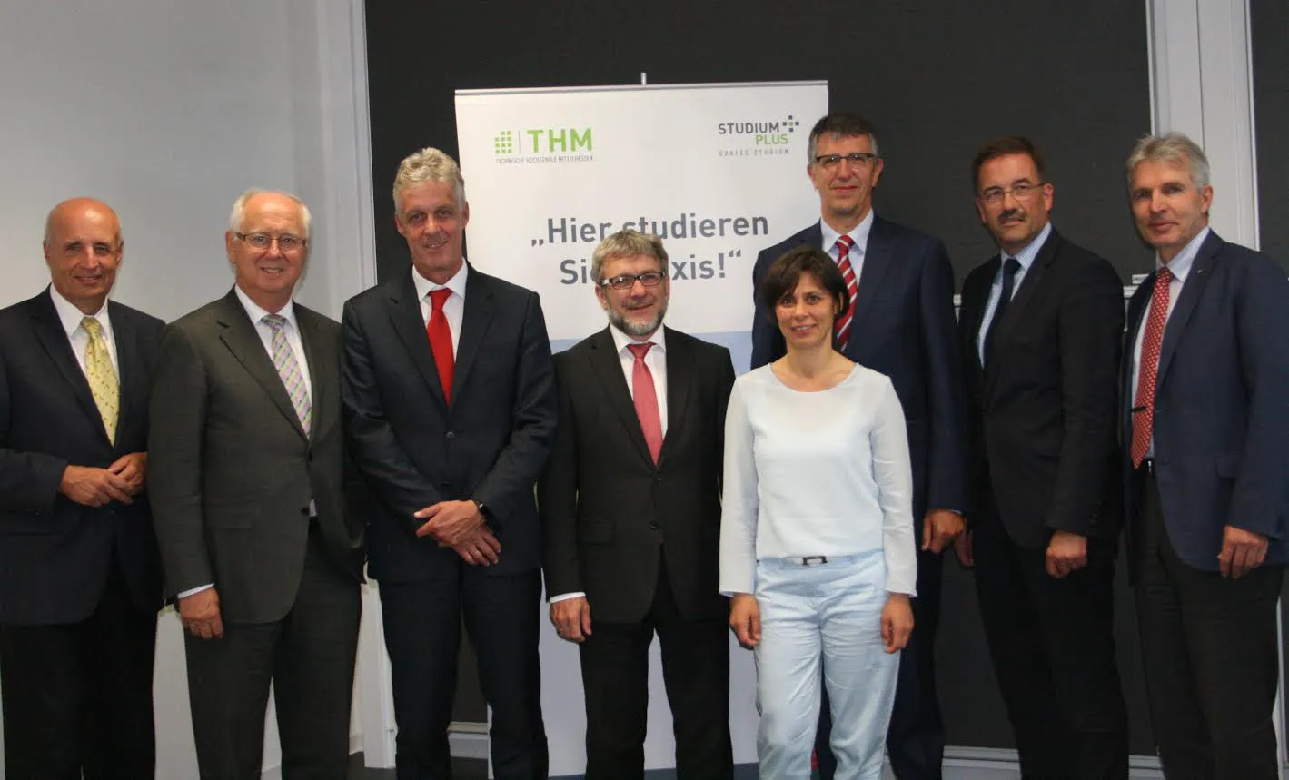 Wolfram Dette (links) wurde aus dem Vorstand des CCD verabschiedet.  Dem Vorstand des CCD gehören nun an (von links): Norbert Müller, Dr. Thomas Steffen,  Prof. Dr. Hubert Jung, Marion Gottschalk, Dr. Arno Roth, Manfred Wagner und Andreas Tielmann. Bei dem Treffen verhindert und daher nicht auf dem Foto sind Klaus Gantner und  Eberhard Flammer. Foto: THM StudiumPlus