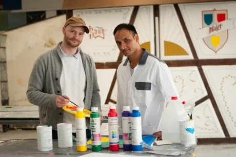 Die Vielfalt der Gesellschaft spiegelt sich längst im Alltag vieler Unternehmen. Bild: Aksana Oksamytna