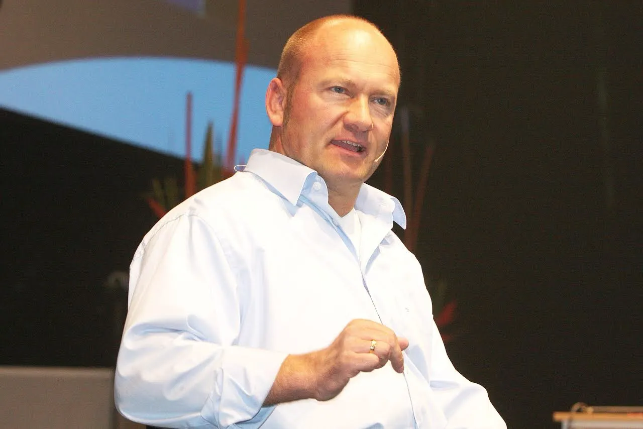 Redner bei der Impulsmesse ist der Führungskräfte-Coach Boris Grundl. Er sagt, eine Krise sei nichts anderes, als der Zwang sich zu verändern. Sein Vortrag trägt den Titel „Magie des Wandels – wie Veränderungsprozesse erfolgreich werden“. (Foto: Privat)