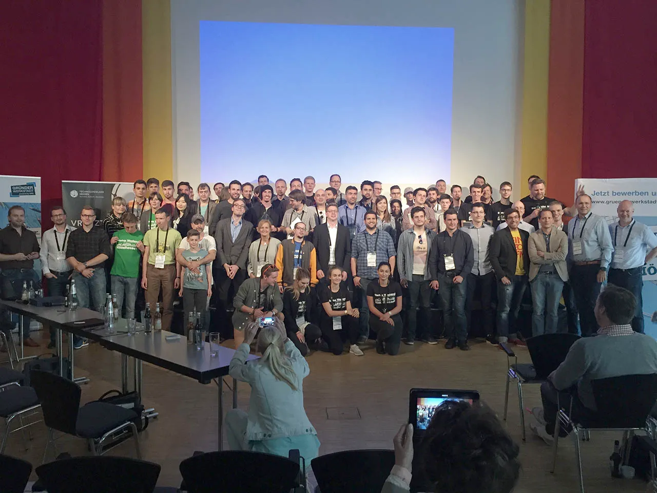 Gruppenfoto mit den Teilnehmern des Startup Weekends Mittelhessen im vergangenen Jahr.