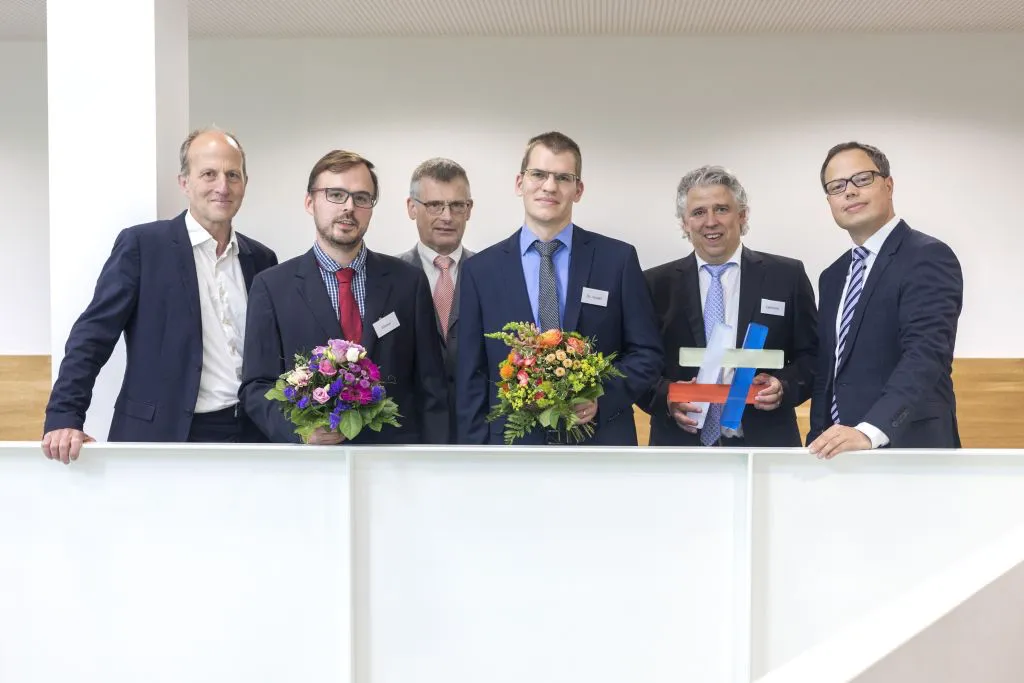Prof. Dr. Michael Bölker (Vizepräsident der Philipps-Universität Marburg), Jan Wiemer (Förderpreis der IHK), Peter Lather (Vorsitzender des IHK-Regionalausschusses),  Dr. Steffen Vaupel (Wissenschaftspreis der IHK), Oskar Edelmann (stellvertr. Hauptgeschäftsführer IHK Marburg), Dr. Jürgen Krämer (Senior Vice President der Software AG, Marburg). Foto: Philipps-Universität Marburg / Henrik Isenberg
