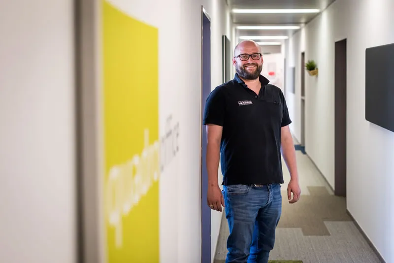 Florian Kern: „Hübner mit seinem Know-how hilft, damit sich Startups auf das Kerngeschäft konzentrieren können.“ (Foto: Regionalmanagement Mittelhessen / Tilman Lochmüller)