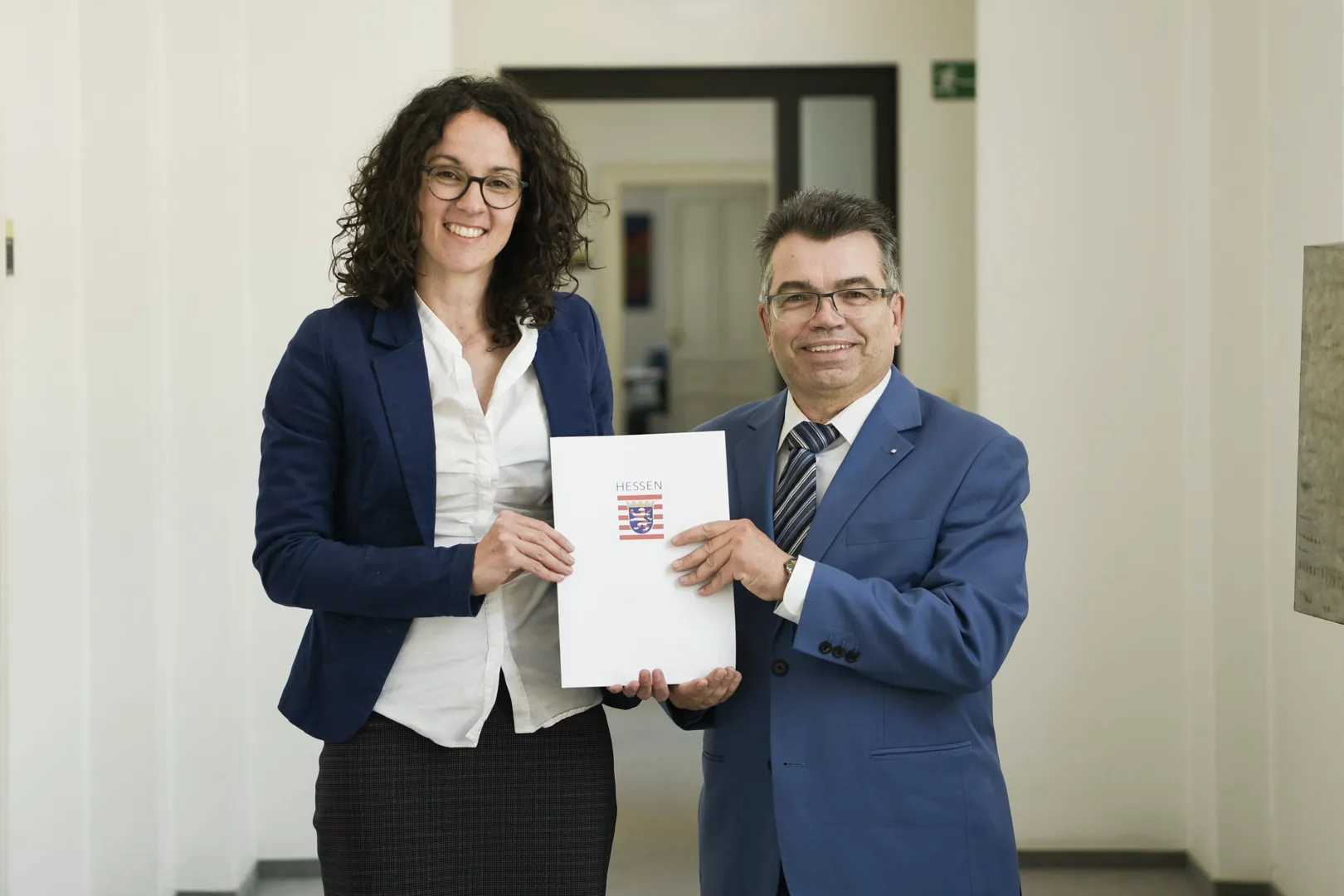 Wissenschaftsministerin Angela Dorn und Prof. Dr. Matthias Willems, Präsident der Technischen Hochschule Mittelhessen. (Foto: wissenschaft.hessen.de)