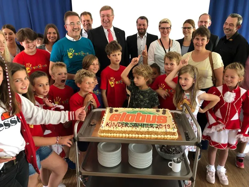 Partnerinnen und Partner des Kindersommers freuen sich über den Erfolg (Foto : IHK Lahn-Dill)