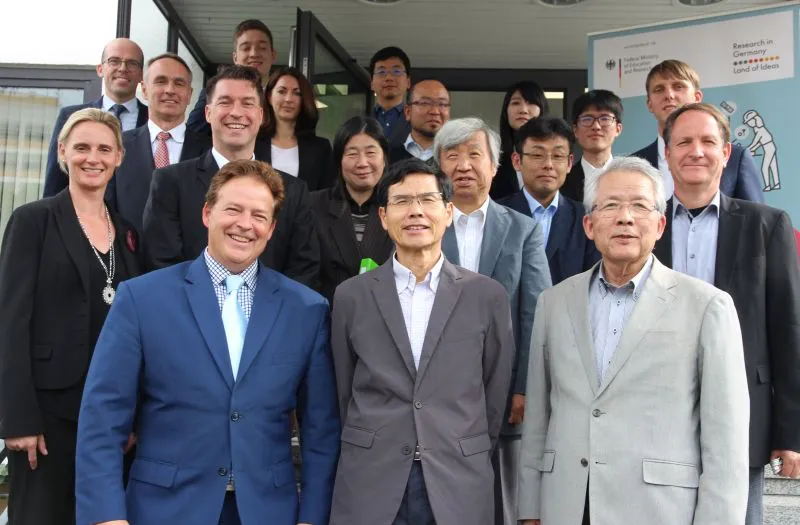 Partner beim Thema Digitalisierung: Eine Gruppe japanischer Wissenschaftler besuchte den Fachbereich Wirtschaft der THM. Foto (TH Mittelhessen/Armin Eikenberg) 