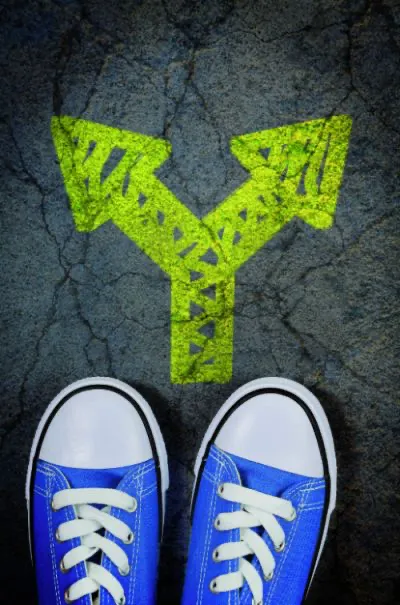 Soll ich mich für ein Studium oder eine Ausbildung entscheiden? Diese Frage stellen sich viele Abiturienten. (Quelle: Bundesagentur für Arbeit)