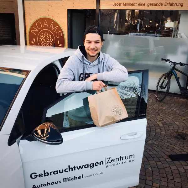 Noams deli freut sich über die Unterstützung des Autohauses Michel aus Gießen. (Quelle: Noams deli)