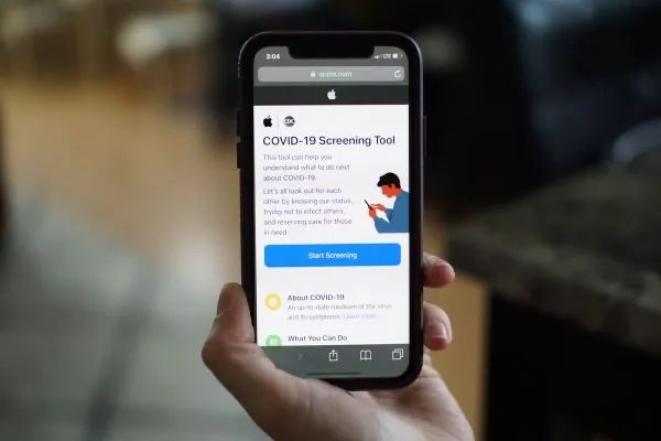 Innerhalb der vergangenen vier Wochen hat sich der Anteil der Unternehmen, die das Coronavirus oder die von ihm verursachte Pandemie auf ihrer Webseite erwähnen, um knapp vierzig Prozent erhöht. (Quelle: Unsplash/ Cory Checketts)