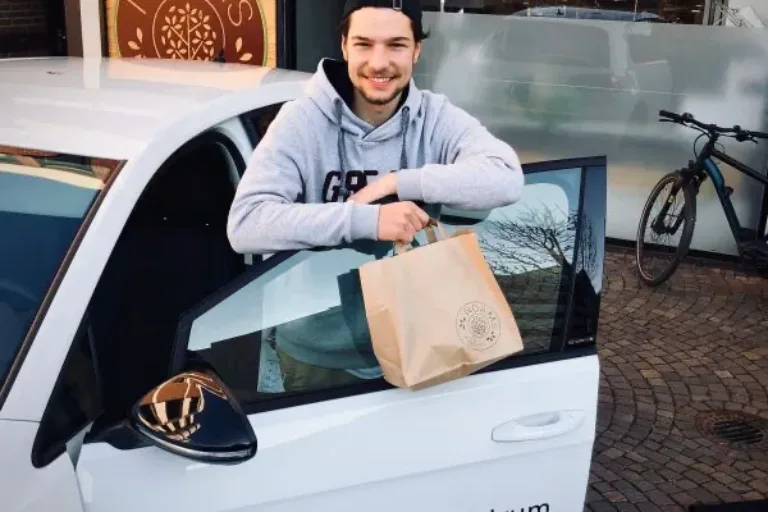 Unkomplizierte Unterstützung der Gießener Gastronomen – Autohaus Michel stellt Vorführwagen zur Essenslieferung zur Verfügung