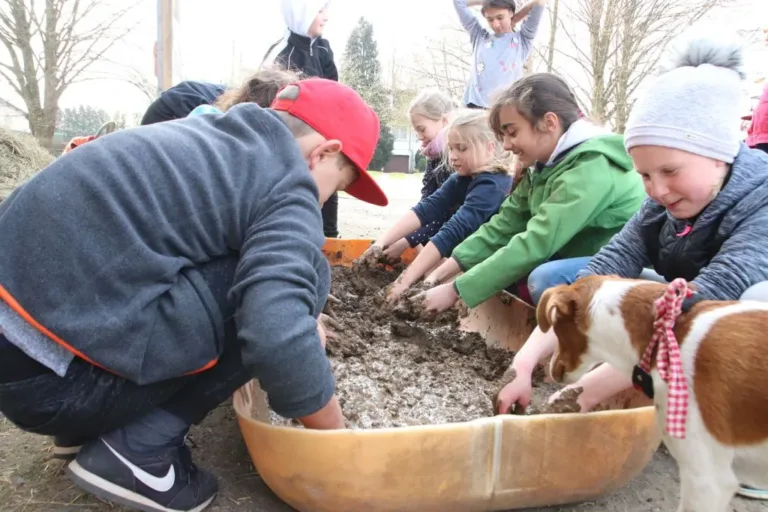 Mi(s)tarbeit, die Spaß macht: Aktion „Bauernhof als Klassenzimmer“