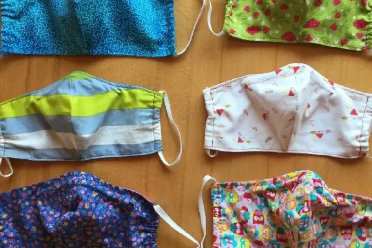 Planänderung durch Corona: Schülerfirmen produzieren Masken und Desinfektionsmittel