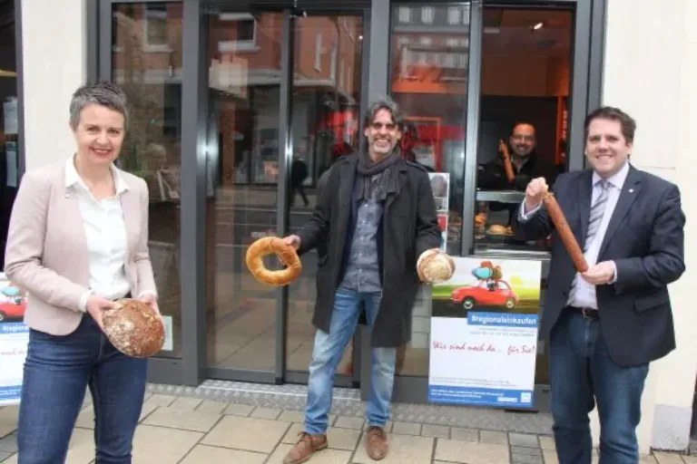 Plakataktion soll heimischen Bäckern und Metzgern den Rücken stärken