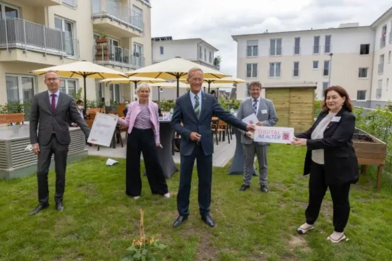 Staatskanzlei-Chef Wintermeyer, Digitalministerin Prof. Dr. Sinemus  und Sozialminister Klose starten das Projekt  „Digital im Alter – Di@-Lotsen“