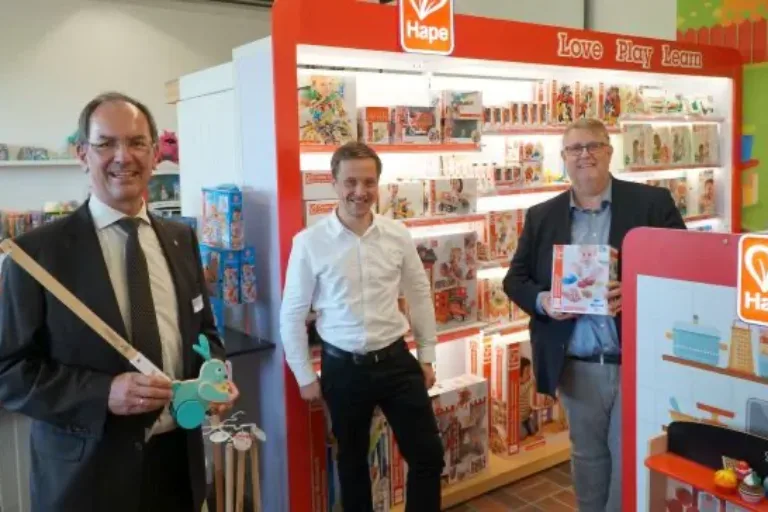 Spielzeug für die ganze Welt, Zuhause in Groß-Eichen