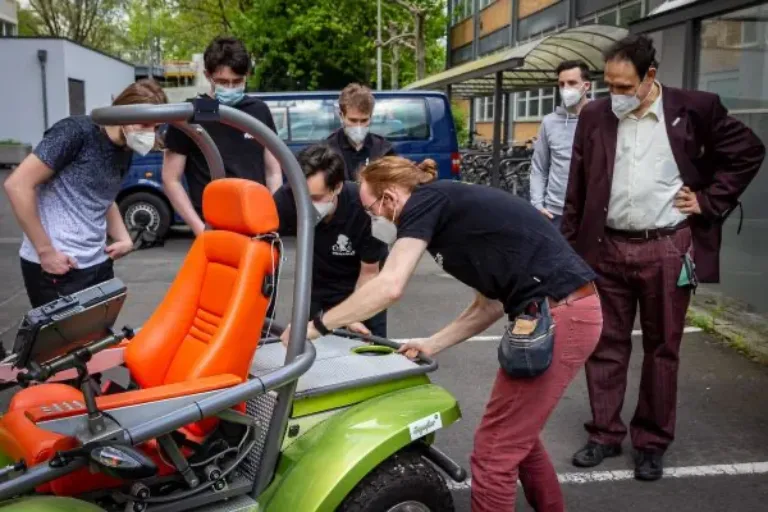 Mit Robotertechnik Wüstenzonen bepflanzen