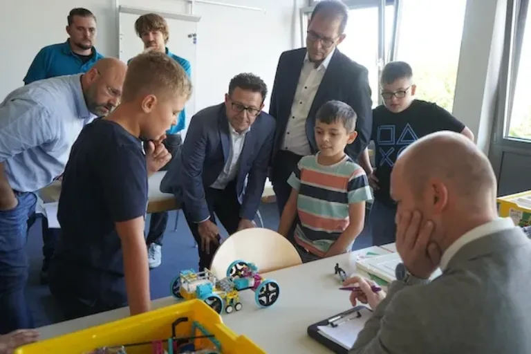 1. Robotik-Meisterschaft für Schulen