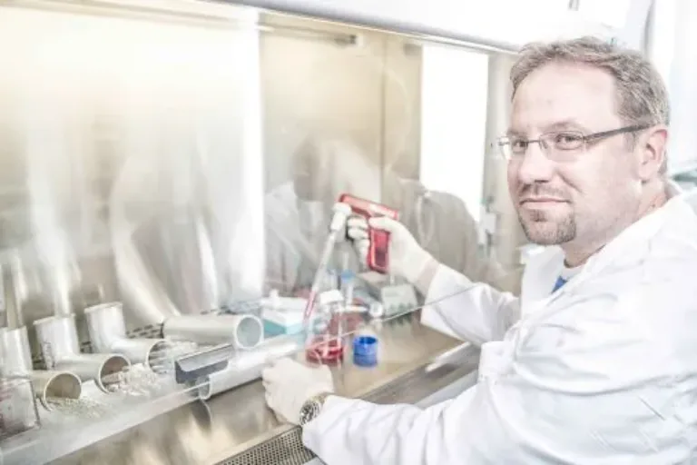 Ministerpräsident Volker Bouffier und Wissenschaftsministerin Angela Dorn: Einigung zum UKGM – Zukunftsinvestition in optimale Gesundheitsversorgung,  in Forschung und Lehre und in die Sicherheit der Beschäftigten