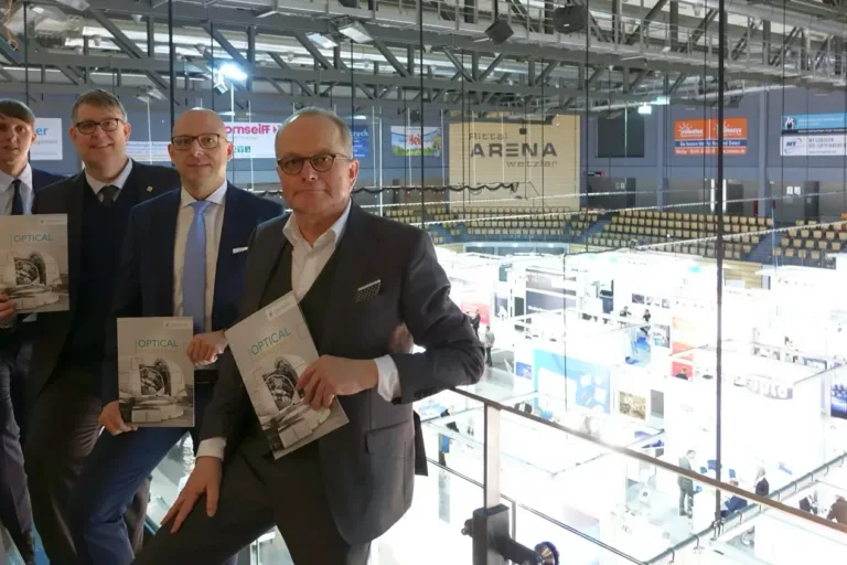 Branchenkompetenz des Optikstandorts international verpackt