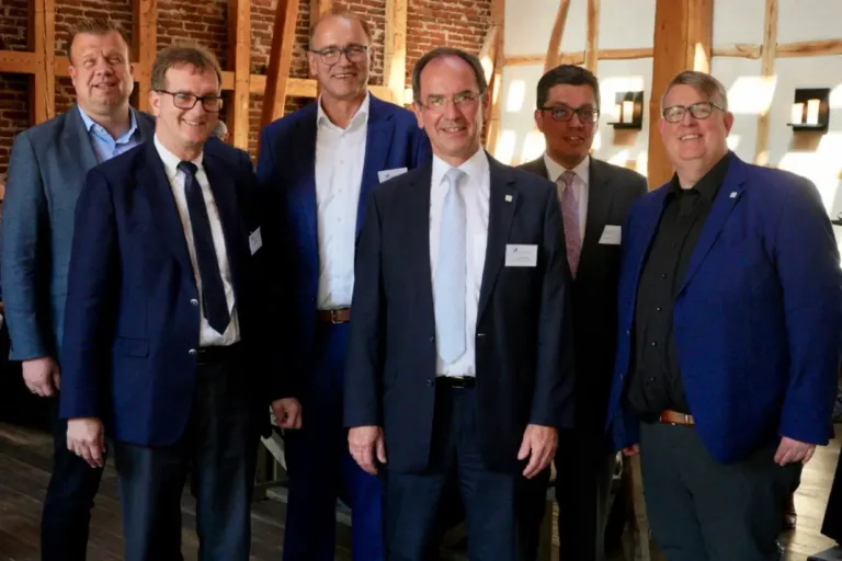 Verein Mittelhessen bestätigt Führung und startet regionalen Digitaldialog