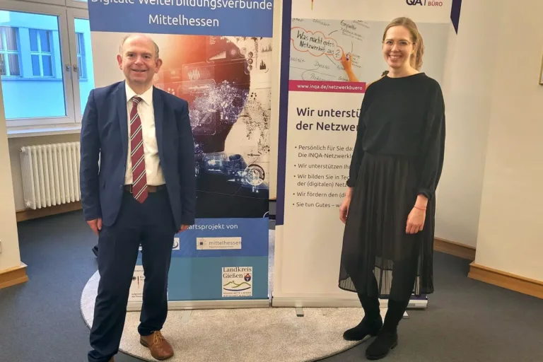 Weiterbildungsverbünde kooperieren mit der Initiative Neue Qualität der Arbeit (INQA)