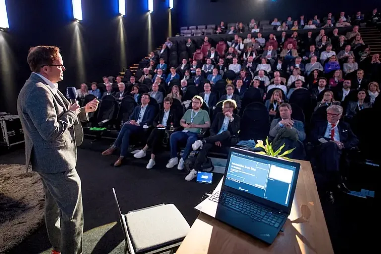 „Einfach mal machen“ 5. Innovationsforum Mittelhessen im Gießener Kinopolis thematisiert Kooperation als Innovationsmotor