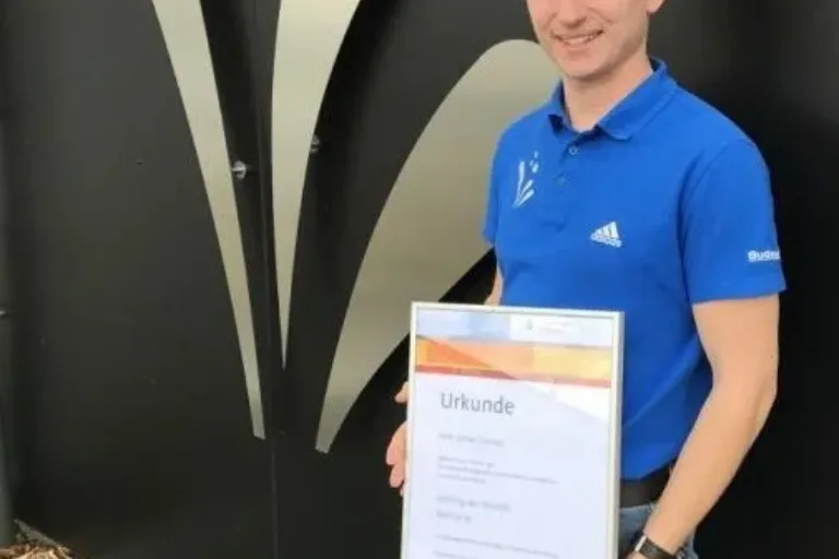 Der Experte zuhause: Durch die Ausbildung repariert Jonas nun selber