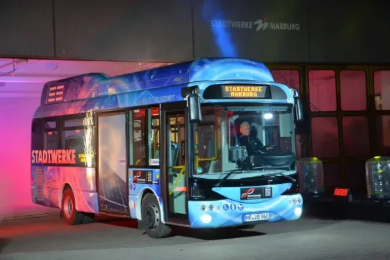 Stadtwerke Marburg stellen neuen Elektrobus vor