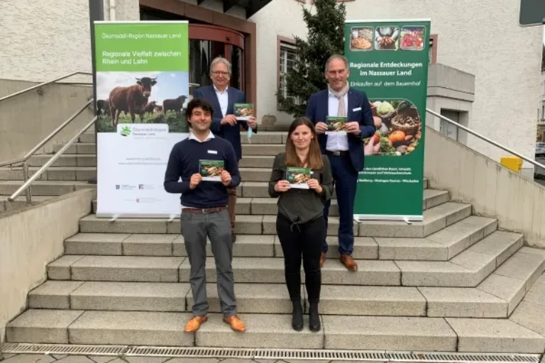 Regionale Entdeckungen im Nassauer Land – Landrat Köberle und Erster Kreisbeigeordneter Sauer stellen neuen Einkaufsführer vor