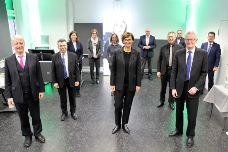 StudiumPlus beeindruckt die neue Bundesbildungsministerin