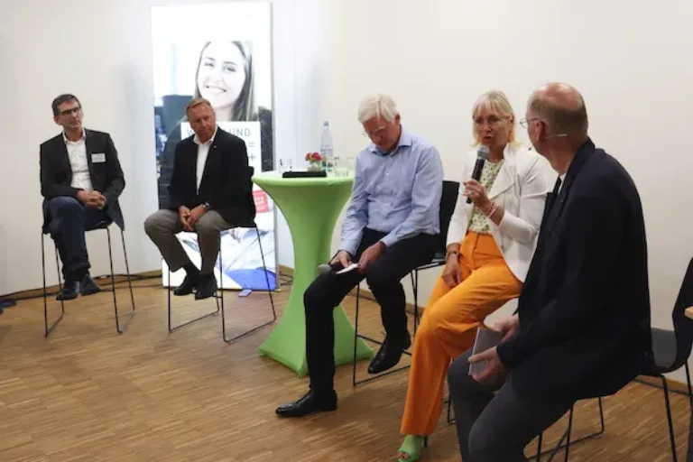 „Digitalisierung soll den Menschen nutzen, nicht umgekehrt!“