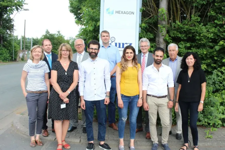 Duale Studenten aus Syrien bei Hexagon Metrology und Friedrich Kurz
