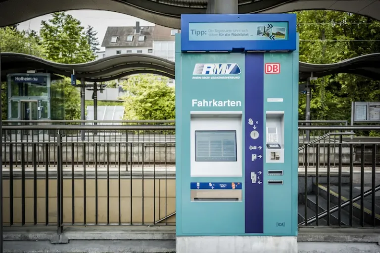 Fahrtenangebot im RMV für 2024 gesichert