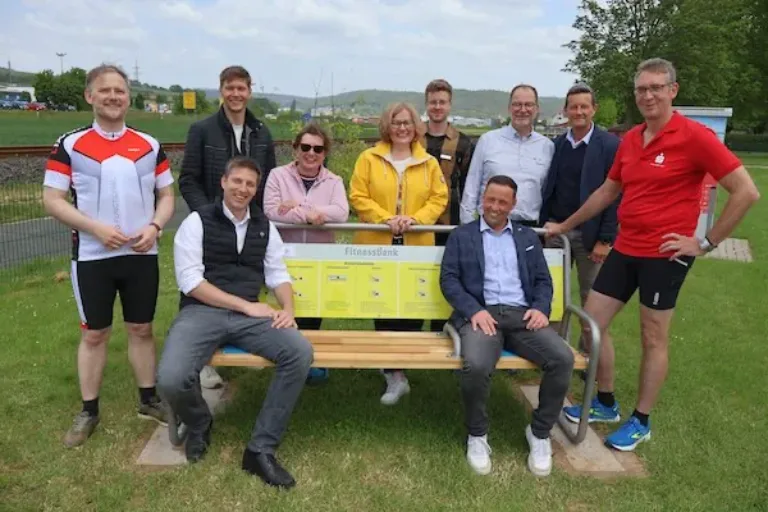 Fitnessbänke sollen Bewegungsmangel vorbeugen