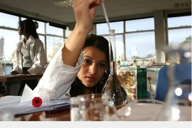 „Hessen-Technikum“ soll Abiturientinnen für MINT-Studium begeistern