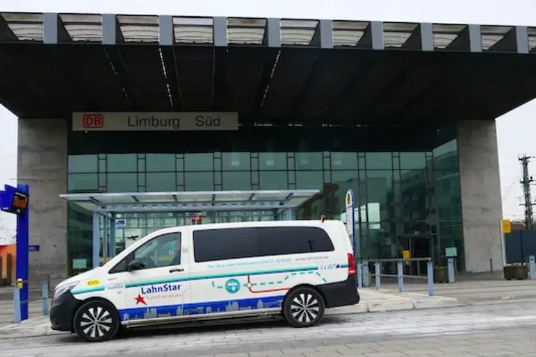 In Limburg: ICE und LahnStar verbinden sich