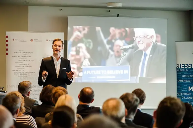 Authentische Kommunikation: Julius van de Laar spricht bei Netzwerk Wirtschaft