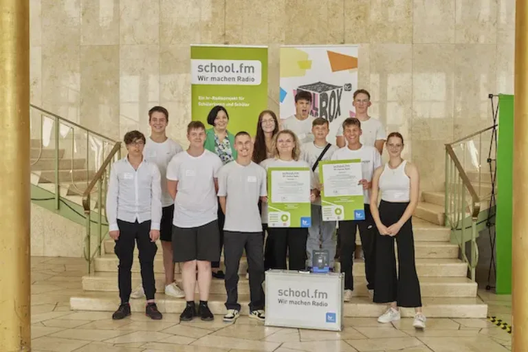 hr-Wettbewerb „school.fm“: Das SchulRadio GSN aus Weimar-Niederwalgern gewinnt Preis für „Bestes Schulradio“ und „Bester Flow“