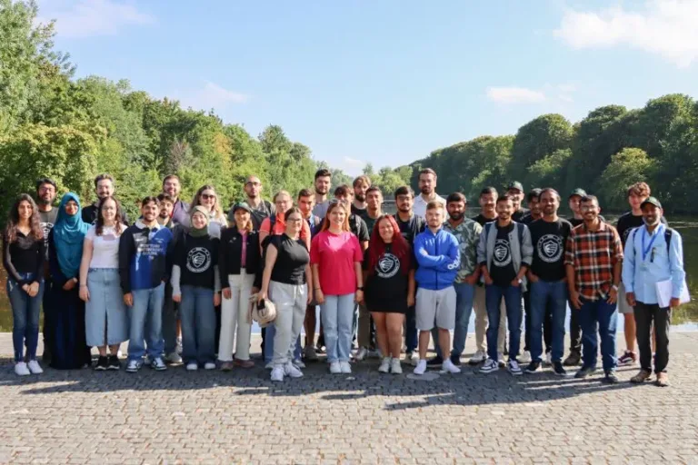 Internationale Gäste diskutieren Cybersicherheit für Fahrzeuge